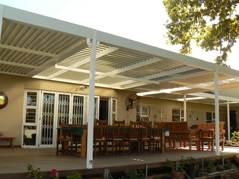Combination awning mixing solid aluminium and louvre sections